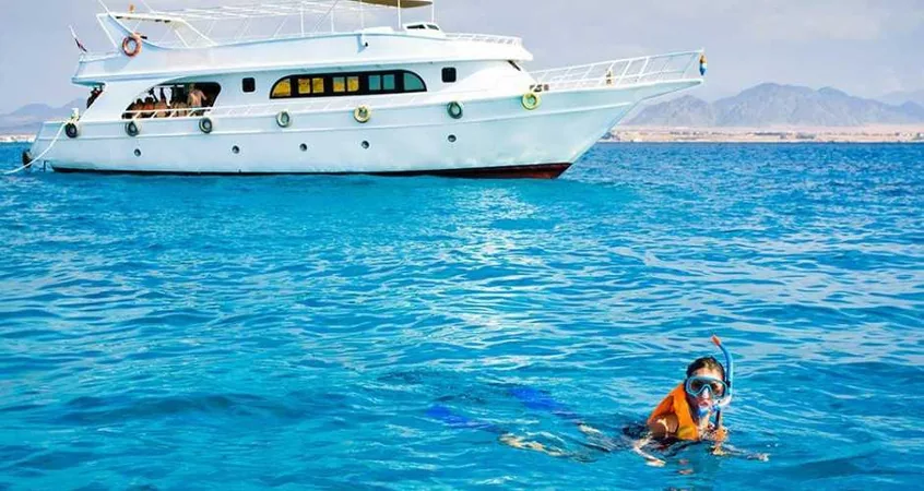 5-in-1 Boat Trip in Hurghada